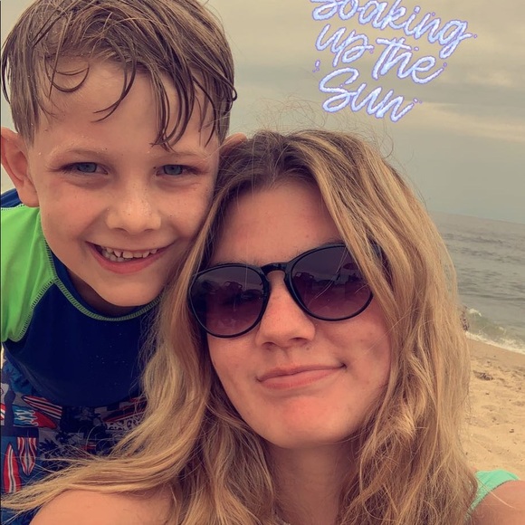 Meet your Posher, Amelia - Picture 2 of 2